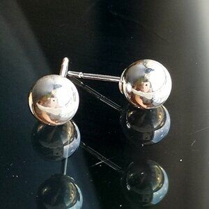 NWT Sterling Silver 9 mm ball stud earrings